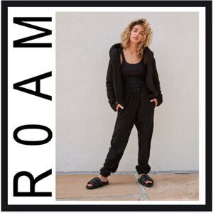 NWT The Puffy Black by Roam